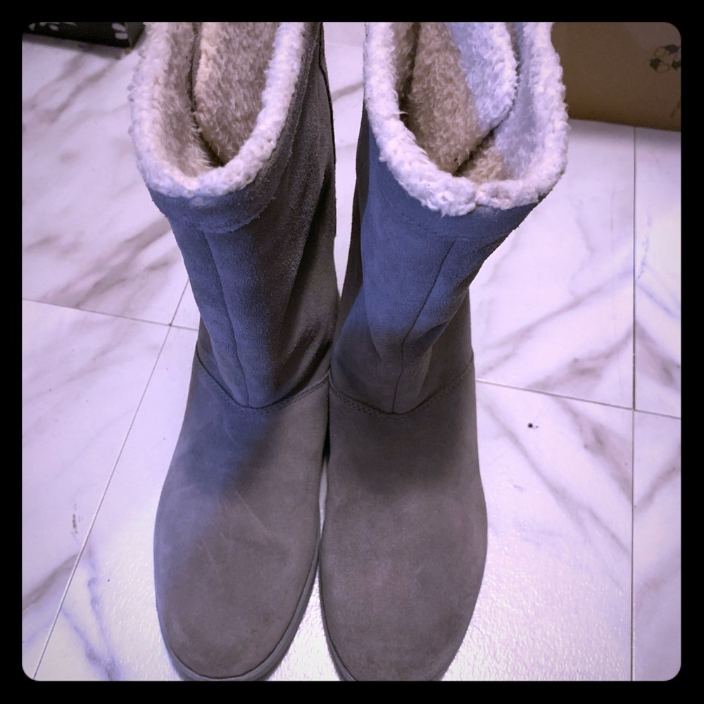 Croc’s Soft Grey Slip-on Boots